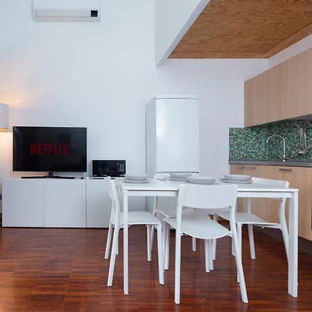 White And Brown Exclusive Loft With Terrace - Free Parking - M2 Station Apartment Milan Exterior photo