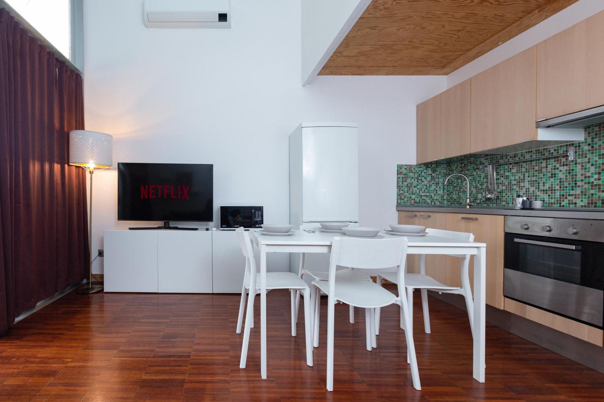 White And Brown Exclusive Loft With Terrace - Free Parking - M2 Station Apartment Milan Exterior photo