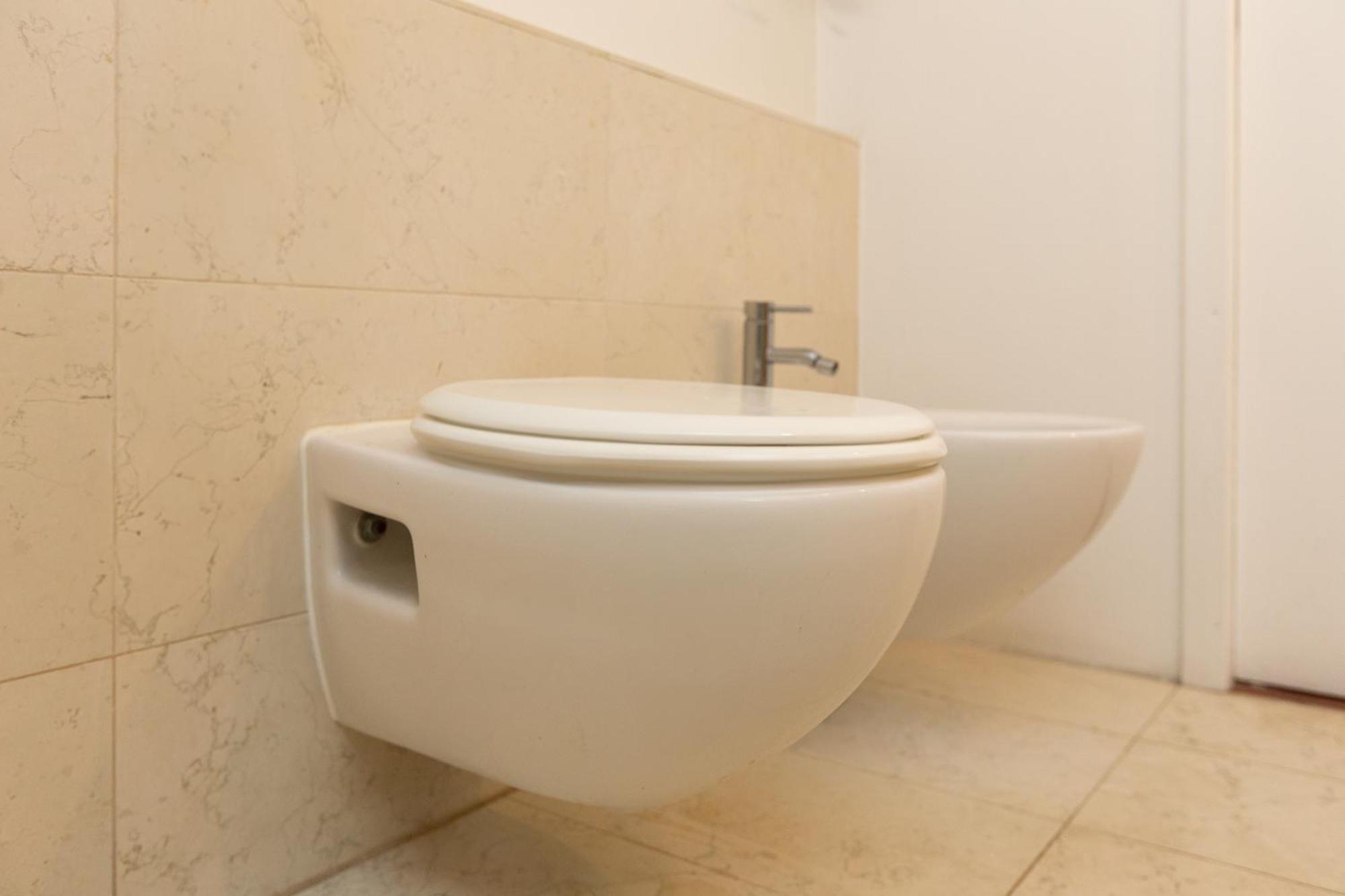 White And Brown Exclusive Loft With Terrace - Free Parking - M2 Station Apartment Milan Exterior photo