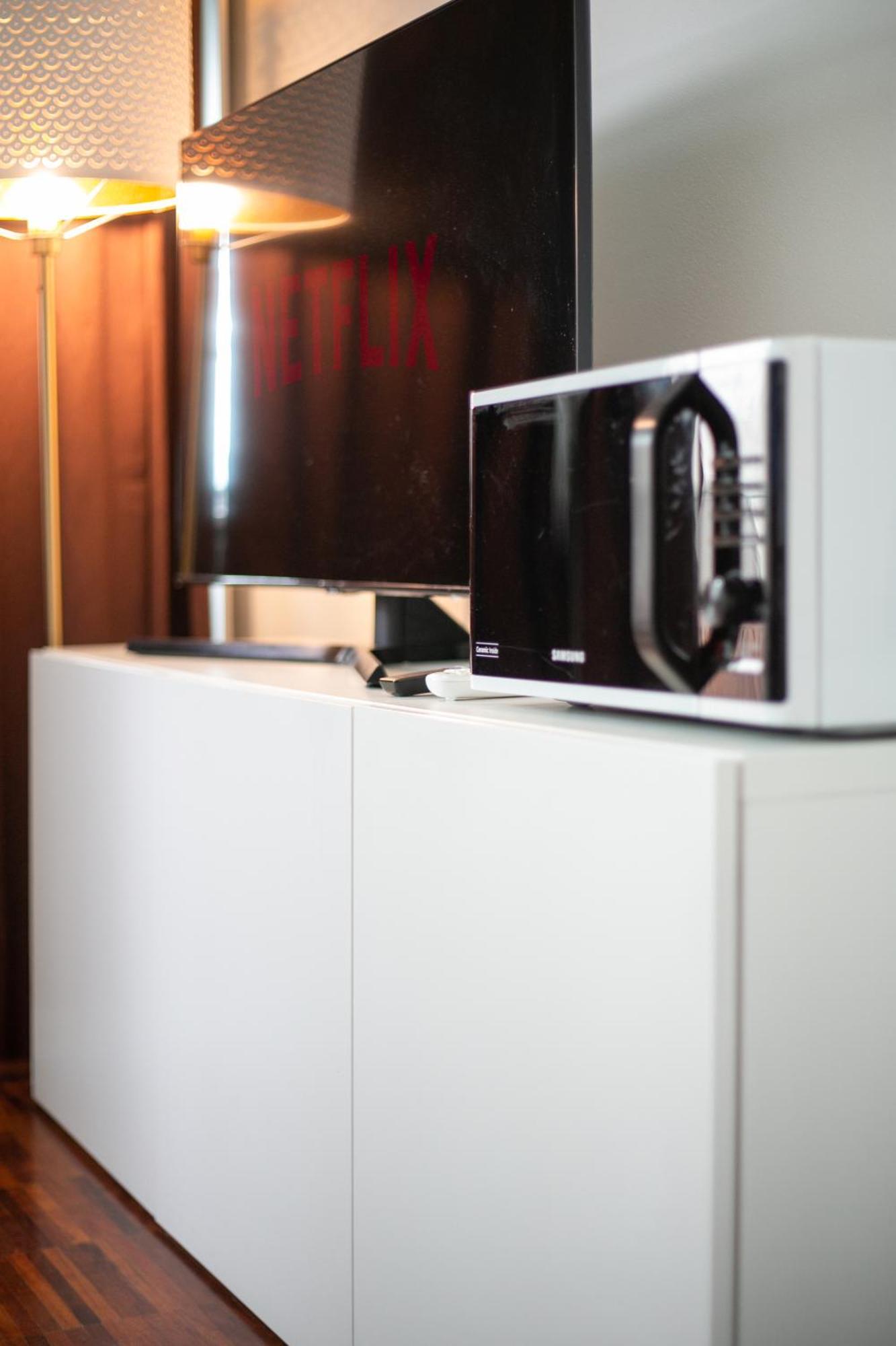 White And Brown Exclusive Loft With Terrace - Free Parking - M2 Station Apartment Milan Exterior photo